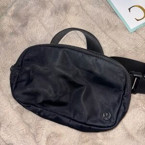 lululemon everywhere belt bag 1L